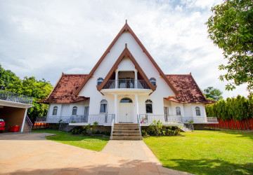 6 Bedroom Villa For Rent - Chreav, Siem Reap thumbnail