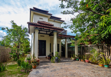 3 Bedroom Villa For Rent- Svay Dangkum, Siem Reap thumbnail