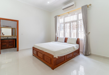 4 Bedroom Serviced Apartment For Rent - BKK1, Phnom Penh thumbnail