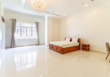 4 Bedroom Serviced Apartment For Rent - BKK1, Phnom Penh thumbnail