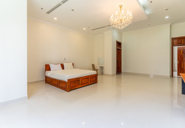 4 Bedroom Serviced Apartment For Rent - BKK1, Phnom Penh thumbnail