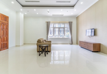 4 Bedroom Serviced Apartment For Rent - BKK1, Phnom Penh thumbnail