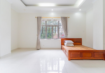 8 Bedroom Serviced Apartment For Rent - BKK1, Phnom Penh thumbnail