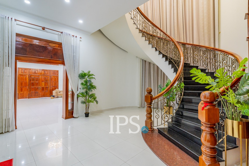 8 Bedroom Serviced Apartment For Rent - BKK1, Phnom Penh