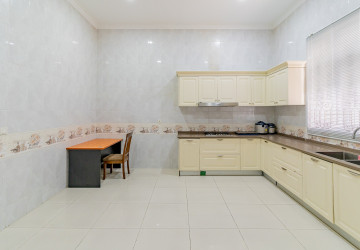 8 Bedroom Serviced Apartment For Rent - BKK1, Phnom Penh thumbnail