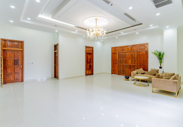 8 Bedroom Serviced Apartment For Rent - BKK1, Phnom Penh thumbnail