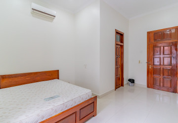 8 Bedroom Serviced Apartment For Rent - BKK1, Phnom Penh thumbnail