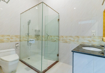 8 Bedroom Serviced Apartment For Rent - BKK1, Phnom Penh thumbnail