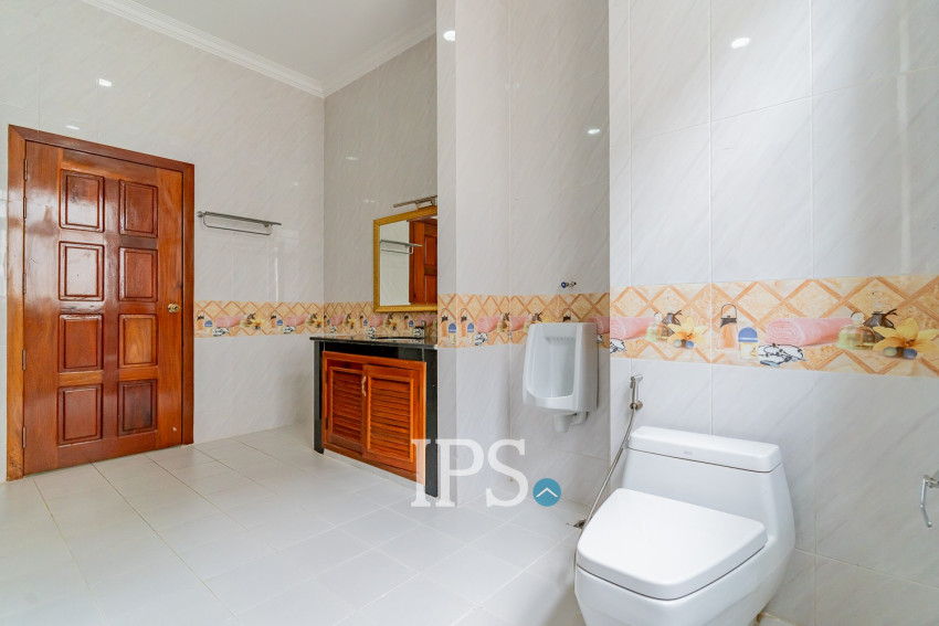 8 Bedroom Serviced Apartment For Rent - BKK1, Phnom Penh