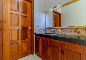 8 Bedroom Serviced Apartment For Rent - BKK1, Phnom Penh thumbnail