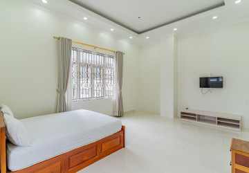 8 Bedroom Serviced Apartment For Rent - BKK1, Phnom Penh thumbnail