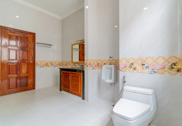 8 Bedroom Serviced Apartment For Rent - BKK1, Phnom Penh thumbnail