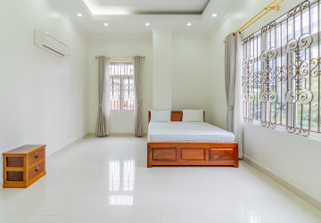 8 Bedroom Serviced Apartment For Rent - BKK1, Phnom Penh thumbnail