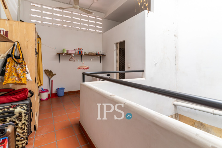 3 Bedroom Renovated Apartment For Rent - Wat Phnom, Phnom Penh