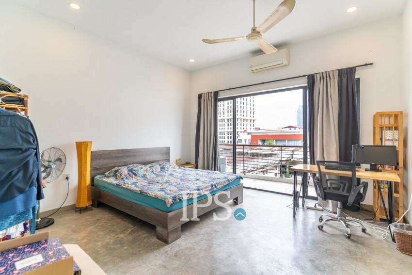 3 Bedroom Renovated Apartment For Rent - Wat Phnom, Phnom Penh