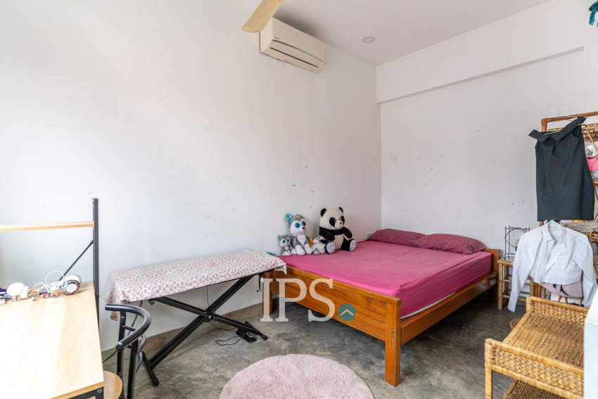 3 Bedroom Renovated Apartment For Rent - Wat Phnom, Phnom Penh