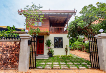 3 Bedroom Wooden House For Rent - Sangkat Siem Reap, Siem Reap thumbnail