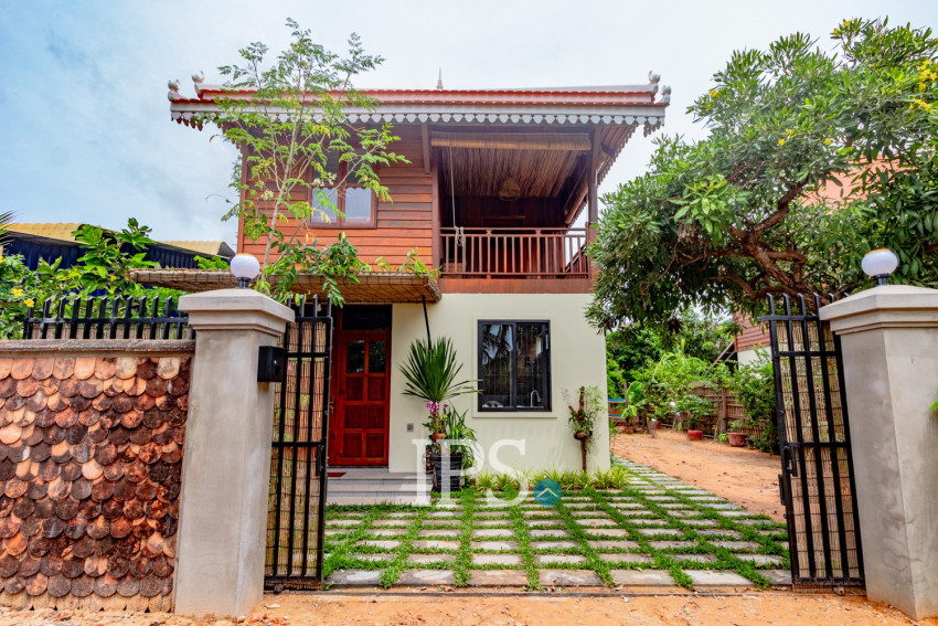 3 Bedroom Wooden House For Rent - Sangkat Siem Reap, Siem Reap