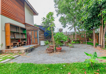 3 Bedroom Wooden House For Rent - Sangkat Siem Reap, Siem Reap thumbnail