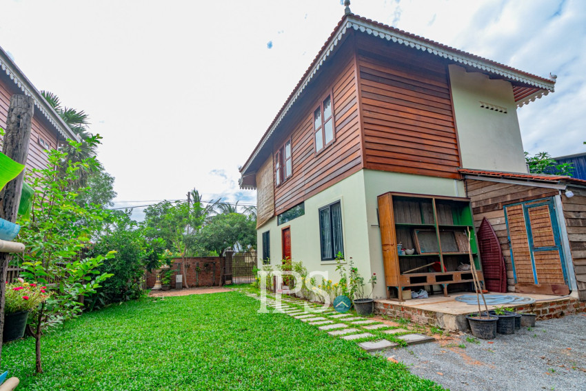 3 Bedroom Wooden House For Rent - Sangkat Siem Reap, Siem Reap