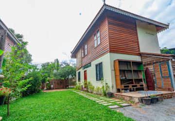 3 Bedroom Wooden House For Rent - Sangkat Siem Reap, Siem Reap thumbnail