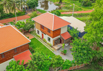 3 Bedroom Wooden House For Rent - Sangkat Siem Reap, Siem Reap thumbnail