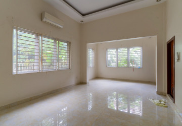 5 Bedroom Villa For Rent - Chroy Changvar, Phnom Penh thumbnail