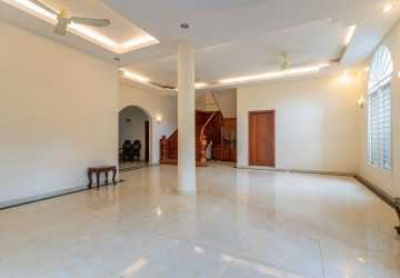 5 Bedroom Villa For Rent - Chroy Changvar, Phnom Penh thumbnail