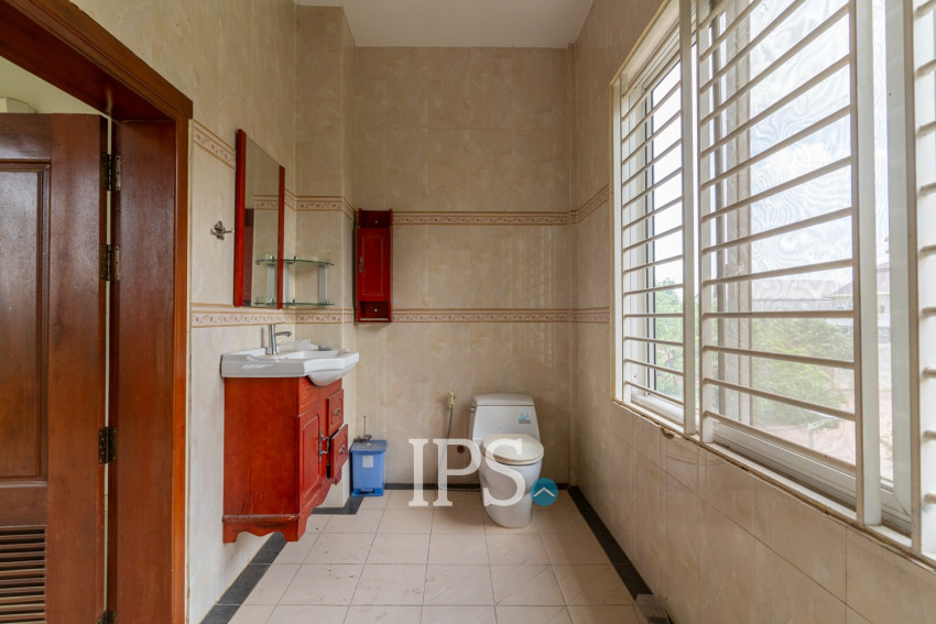 5 Bedroom Villa For Rent - Chroy Changvar, Phnom Penh