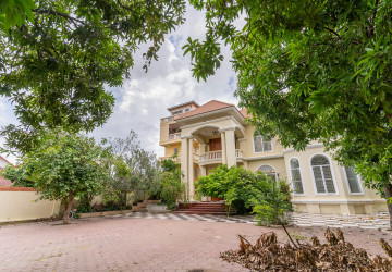 5 Bedroom Villa For Rent - Chroy Changvar, Phnom Penh thumbnail