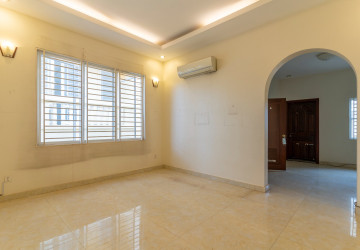 5 Bedroom Villa For Rent - Chroy Changvar, Phnom Penh thumbnail