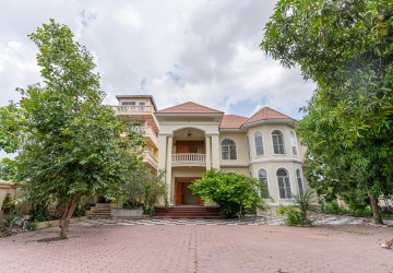 5 Bedroom Villa For Rent - Chroy Changvar, Phnom Penh thumbnail