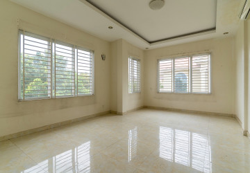 5 Bedroom Villa For Rent - Chroy Changvar, Phnom Penh thumbnail