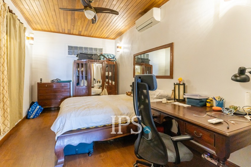 Renovated 4 Bedroom Penthouse Apartment For Sale - Chey Chumneah, National Museum, Phnom Penh