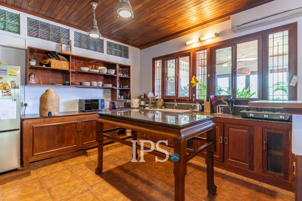 Renovated 4 Bedroom Penthouse Apartment For Sale - Chey Chumneah, National Museum, Phnom Penh - Image 12