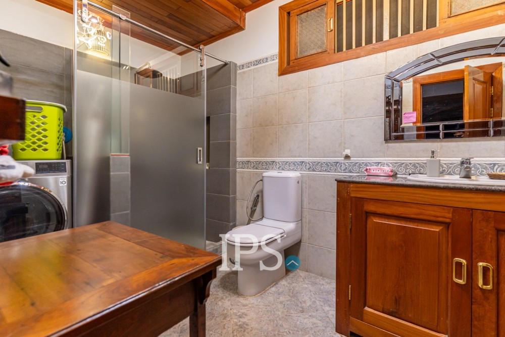 Renovated 4 Bedroom Penthouse Apartment For Sale - Chey Chumneah, National Museum, Phnom Penh - Image 25