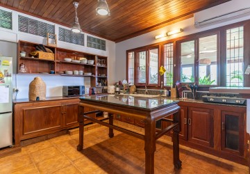 Renovated 4 Bedroom Penthouse Apartment For Sale - Chey Chumneah, National Museum, Phnom Penh thumbnail