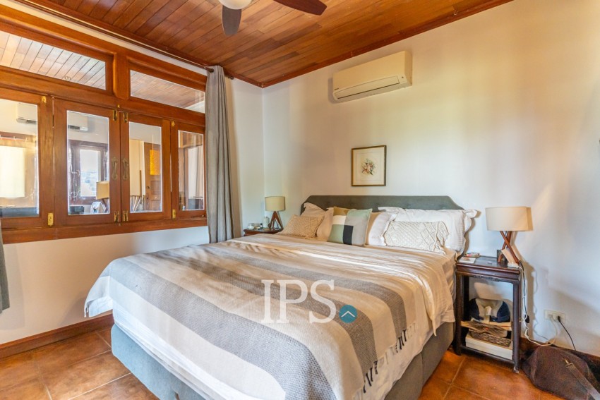 Renovated 4 Bedroom Penthouse Apartment For Sale - Chey Chumneah, National Museum, Phnom Penh