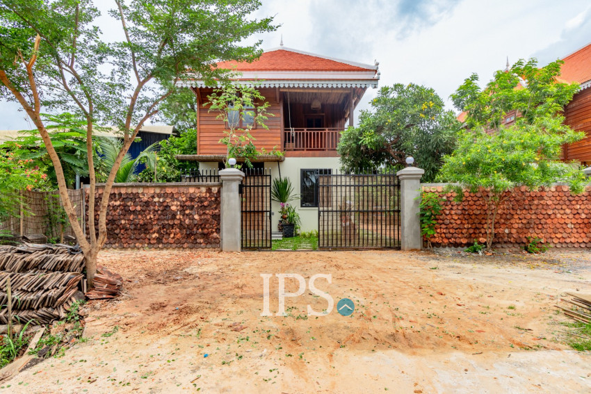 3 Bedroom Wooden House For Sale - Sangkat Siem Reap, Siem Reap