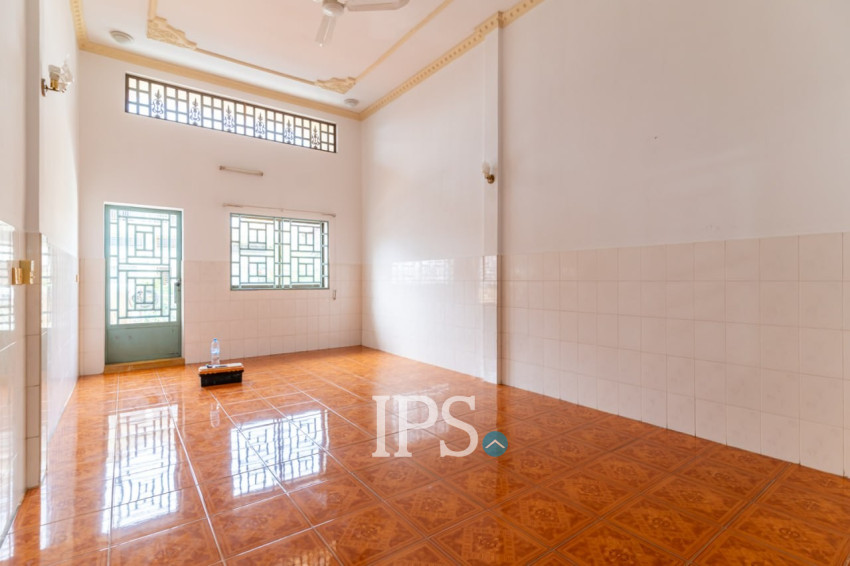 5 Bedroom Townhouse For Sale - Phsar Daeum Thkov, Phnom Penh