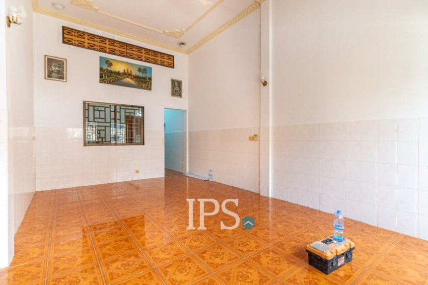 5 Bedroom Townhouse For Sale - Phsar Daeum Thkov, Phnom Penh