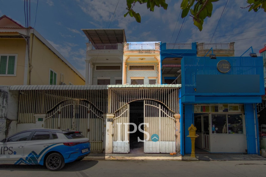 5 Bedroom Townhouse For Sale - Phsar Daeum Thkov, Phnom Penh