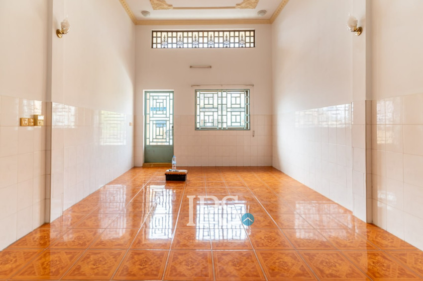 5 Bedroom Townhouse For Sale - Phsar Daeum Thkov, Phnom Penh