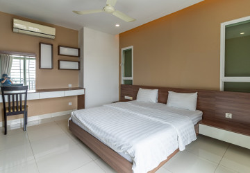 3 Bedroom Serviced Apartment For Rent - Tonle Bassac, Phnom Penh thumbnail