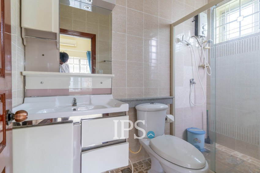 4 Bedroom Villa For Rent - Tonle Bassac, Phnom Penh