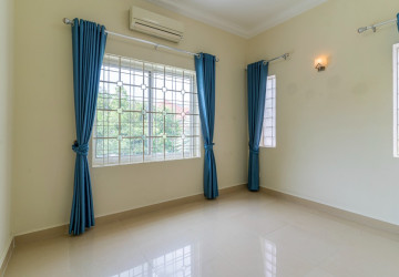 4 Bedroom Villa For Rent - Tonle Bassac, Phnom Penh thumbnail