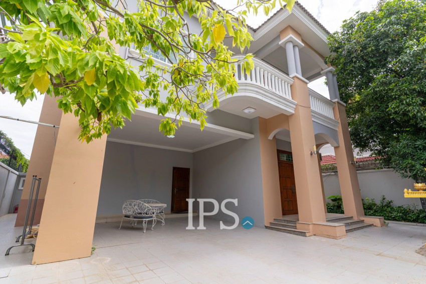 4 Bedroom Villa For Rent - Tonle Bassac, Phnom Penh