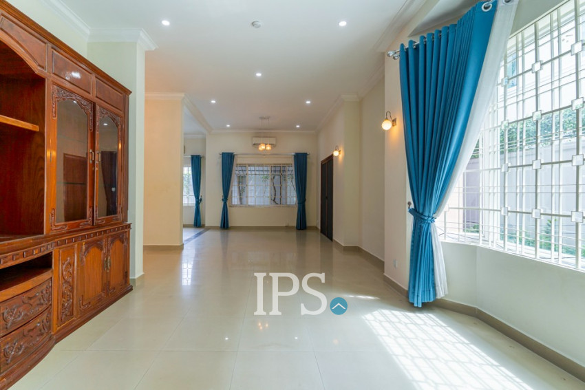 4 Bedroom Villa For Rent - Tonle Bassac, Phnom Penh