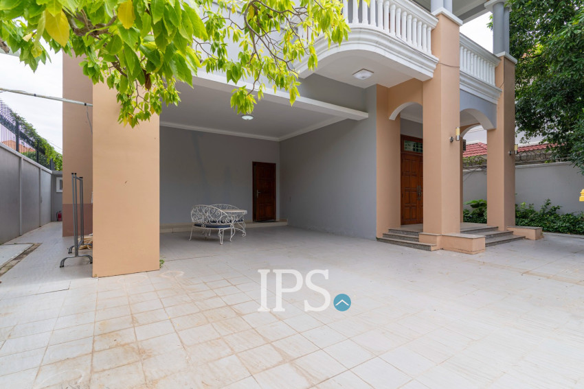 4 Bedroom Villa For Rent - Tonle Bassac, Phnom Penh