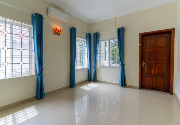 4 Bedroom Villa For Rent - Tonle Bassac, Phnom Penh thumbnail